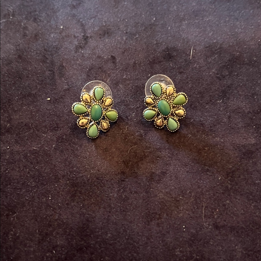 Elegant Green and silver Floral Earrings